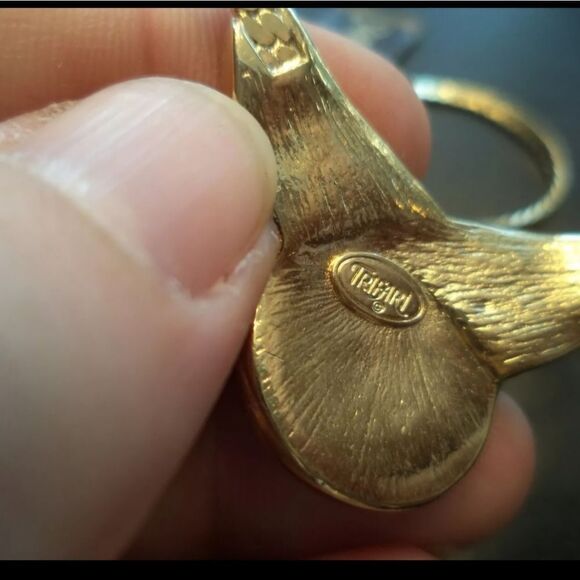 RARE VINTAGE SIGNED TRIFARI ENAMELED 16" NECKLACE NWT NOS EXCELLENT CONDITION - Picture 3 of 9